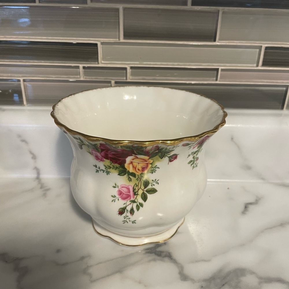 Royal Albert Old Country Roses planter - Bone China made in UK